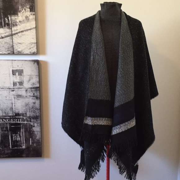 Guess Reversible Striped Blanket Scarf - Picture 1 of 9